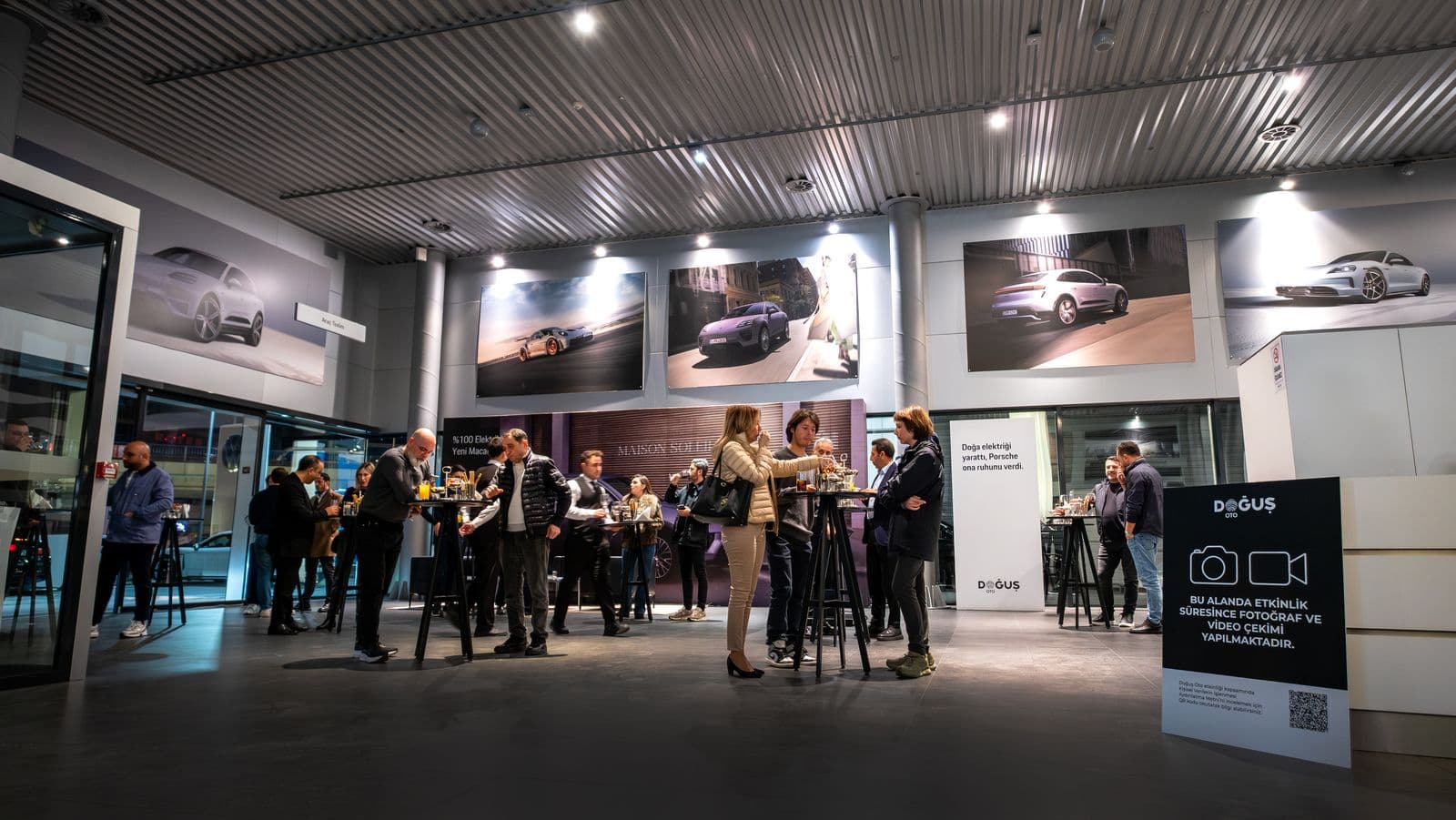 Porsche 2026 Cayanne Showroom Fotoğraf Çekimi