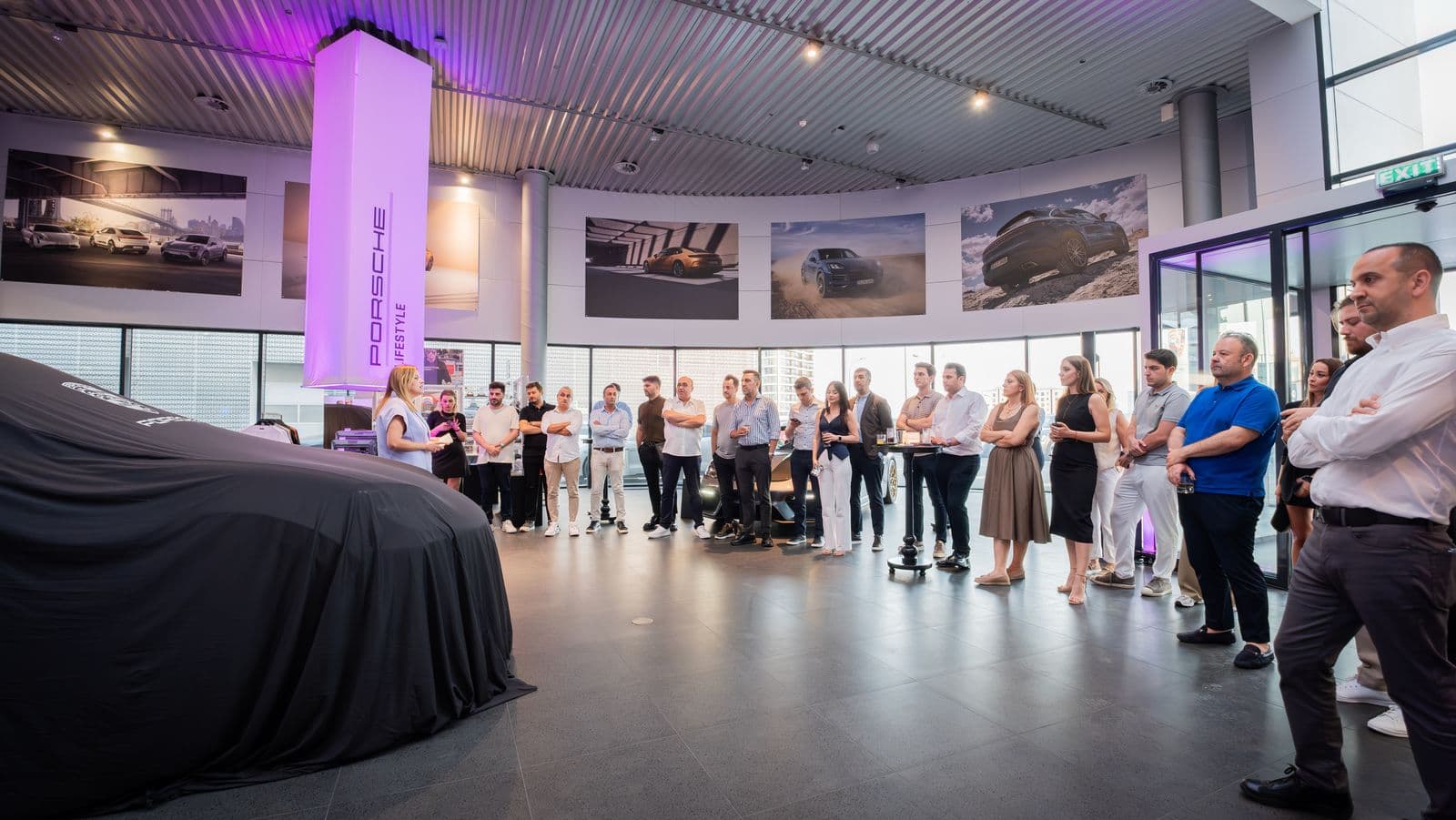 Porsche Macan 4 Showroom Fotoğraf Çekimi
