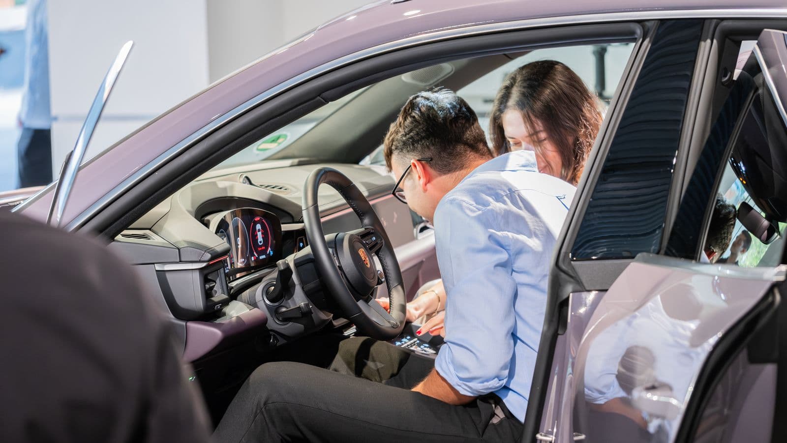 Porsche Maslak Macan 4 Showroom Fotoğraf Çekimi