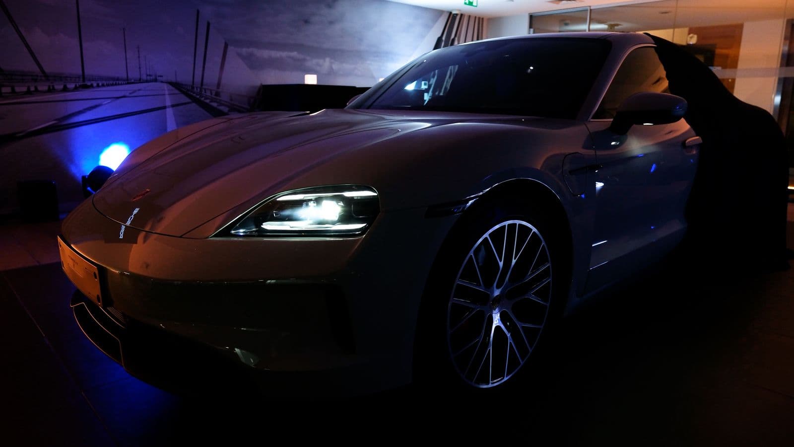 Porsche Porsche Teslimat Showroom Fotoğraf Çekimi