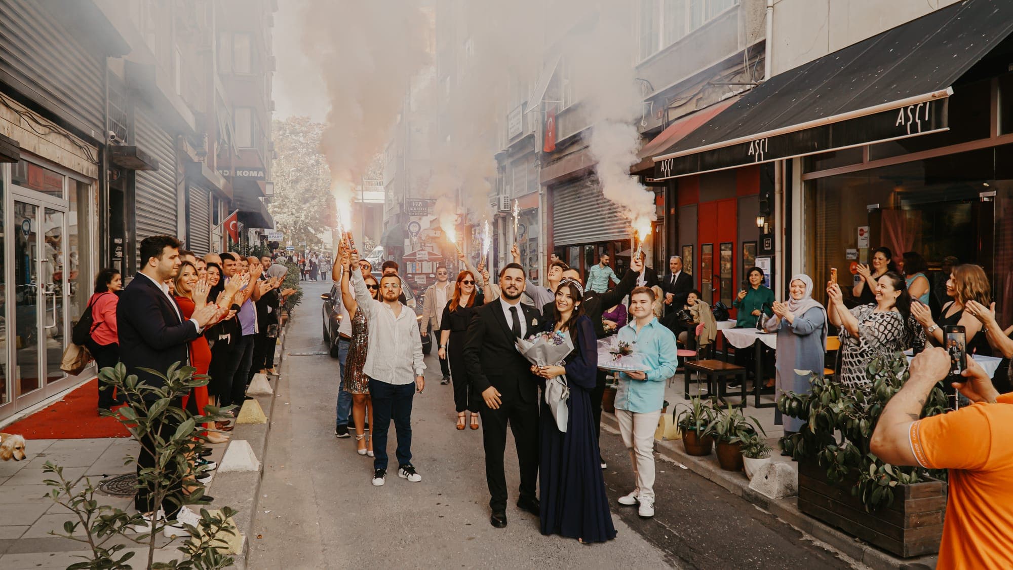 Berkay çiftinin söz & nişan çekimi — gelin & damat pozu · Ador Ajans düğün fotoğrafçısı, İstanbul