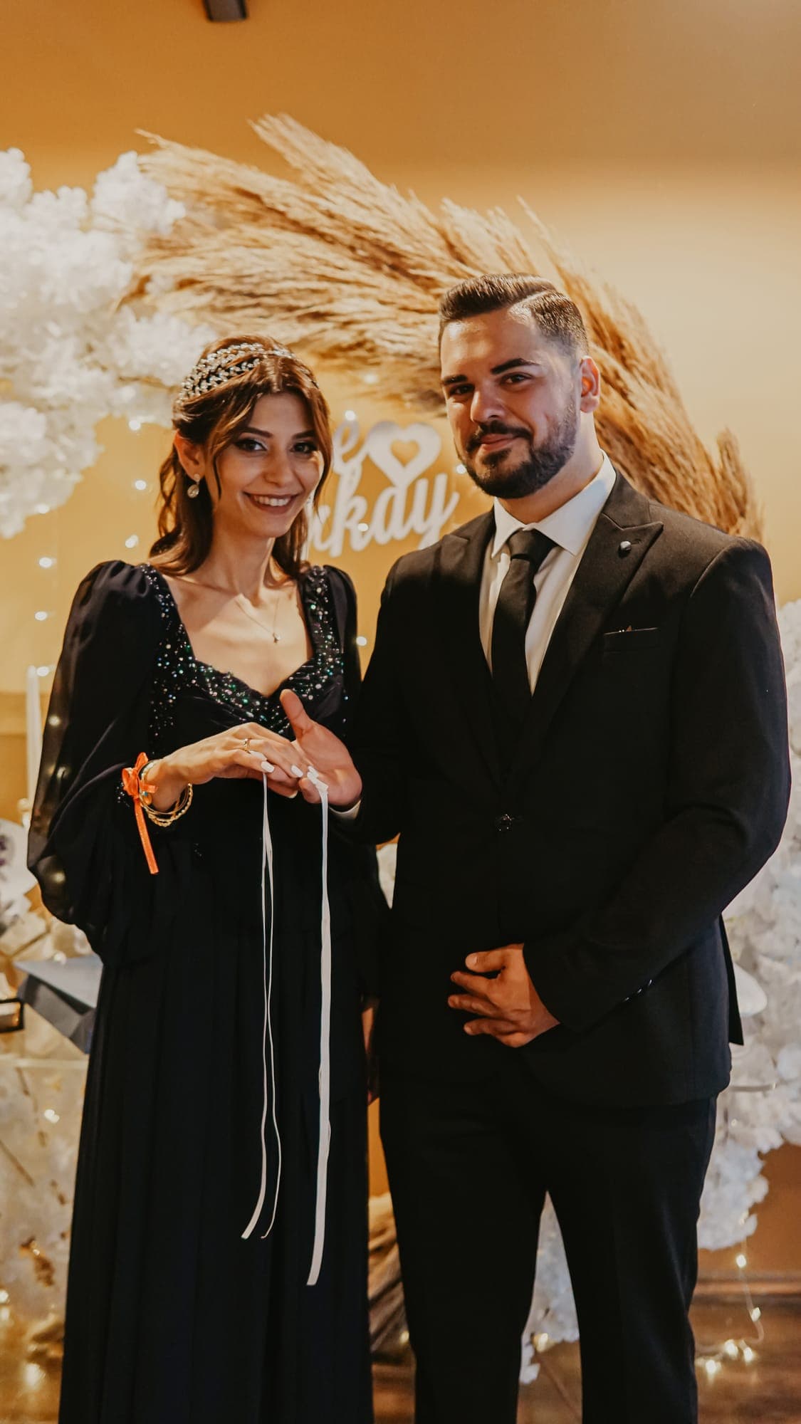 Berkay çiftinin söz & nişan çekimi — gelinlik detayı · Ador Ajans düğün fotoğrafçısı, İstanbul